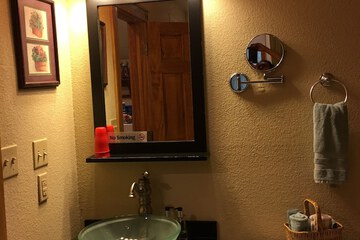 Bathroom sink