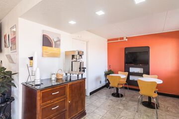 Breakfast/Coffee Service 33 of 33