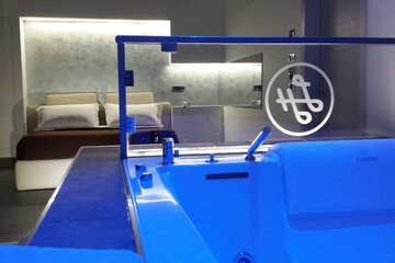Private spa tub