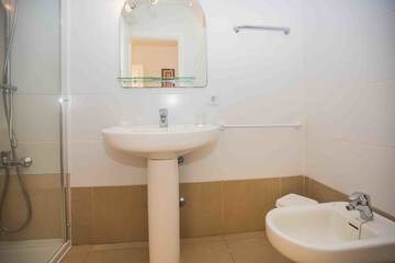 Bathroom sink