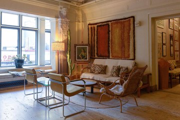 Entertainment 93 of 102