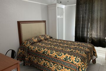 Room 27 of 38