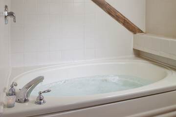 Jetted tub