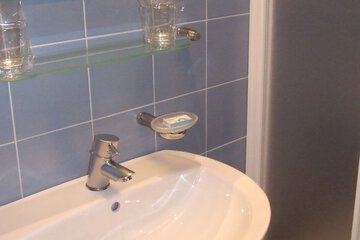 Bathroom sink