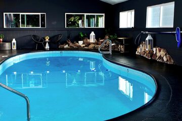 Sierra Blue Hotel & Swim Club