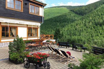 Sundeck