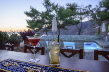 Poolside bar