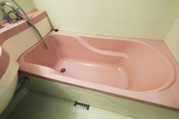 Deep Soaking Bathtub