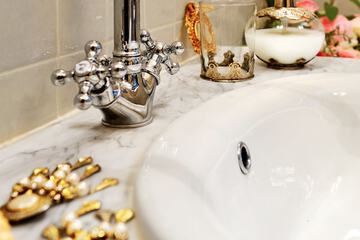 Bathroom sink