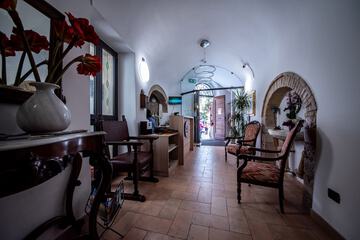 Lobby lounge