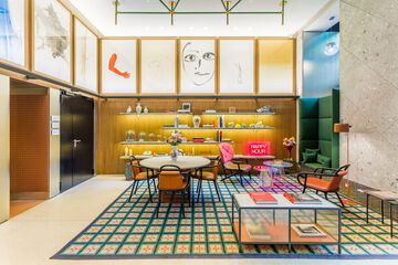 Lobby lounge