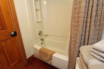 Deep Soaking Bathtub