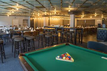 Sports bar