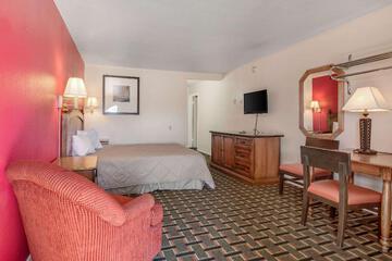 Rodeway Inn & Suites