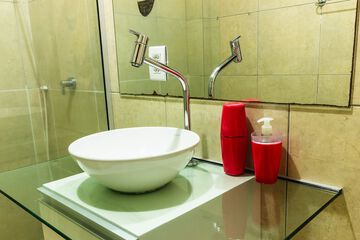 Bathroom sink