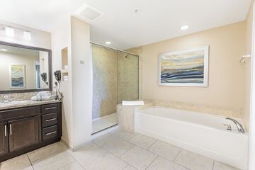 Deep soaking bathtub