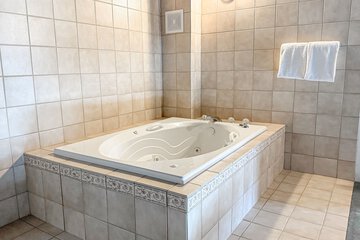 Private spa tub