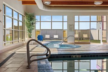 Indoor/outdoor pool
