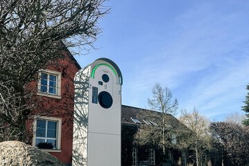 Electric vehicle charging station