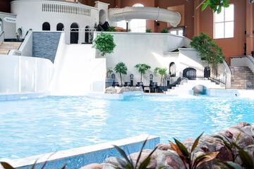 Indoor/outdoor pool