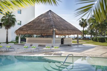 Poolside bar