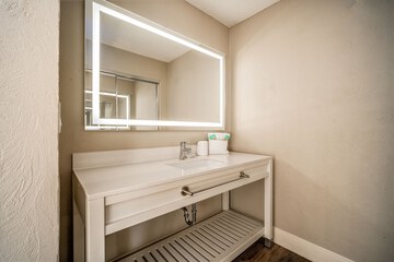 Bathroom sink