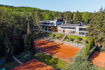 Tennis court