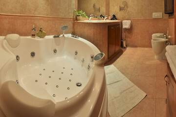 Jetted tub