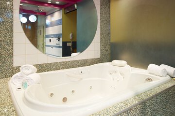 Jetted tub