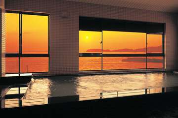 Indoor spa tub