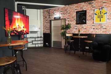 Lobby lounge