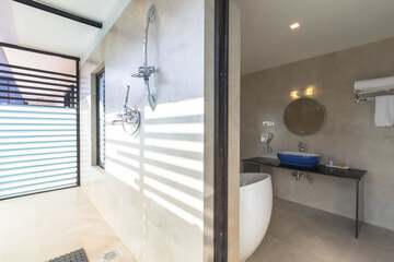 Bathroom shower