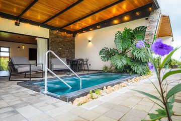 Private spa tub