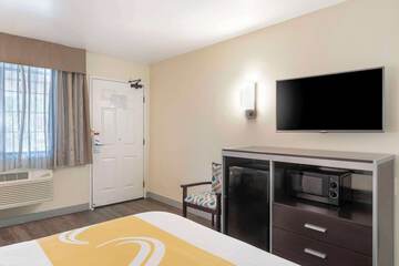 Room 25 of 32