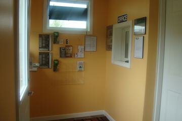 Check-in/check-out kiosk