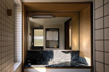 Bathroom sink