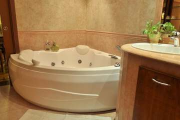 Jetted tub