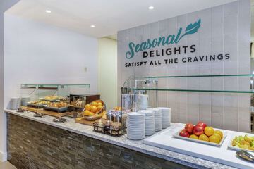 Breakfast/Coffee Service 94 of 101