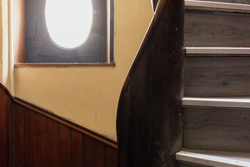 Handrails in stairways