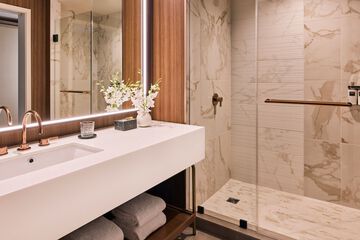 Bathroom shower