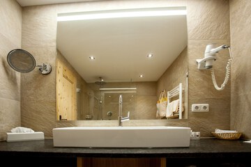 Bathroom sink