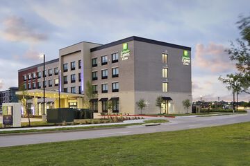 Holiday Inn Express & Suites Dallas-Frisco NW Toyota Stdm by IHG