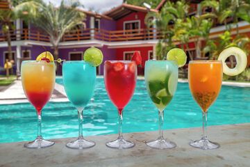 Swim-up bar