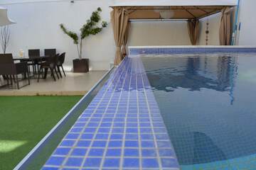 Infinity pool