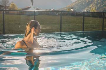 Infinity pool