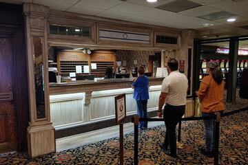 Check-in/check-out kiosk