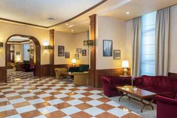Lobby lounge