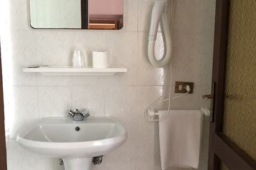 Bathroom sink