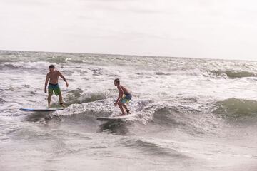Surfing/boogie boarding