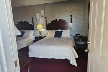 Knights Inn Fairview
